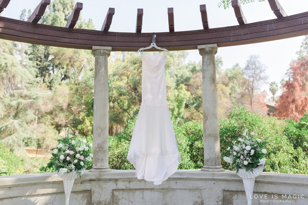 bride's details, bridal prep, florals, dress