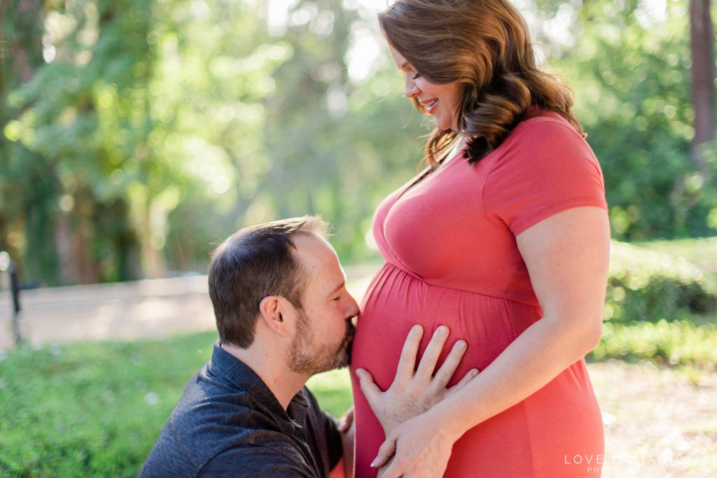 maternity couple poses