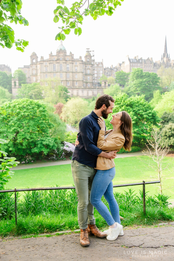 Princes-Street-Gardens-Engagement-Edinburgh-Engagement-Scott-Monument-Edinburgh-Castle-Engagement-Edinburgh-Photographer-Edinburgh-Engagement-Photographer-Engagement-Photographer