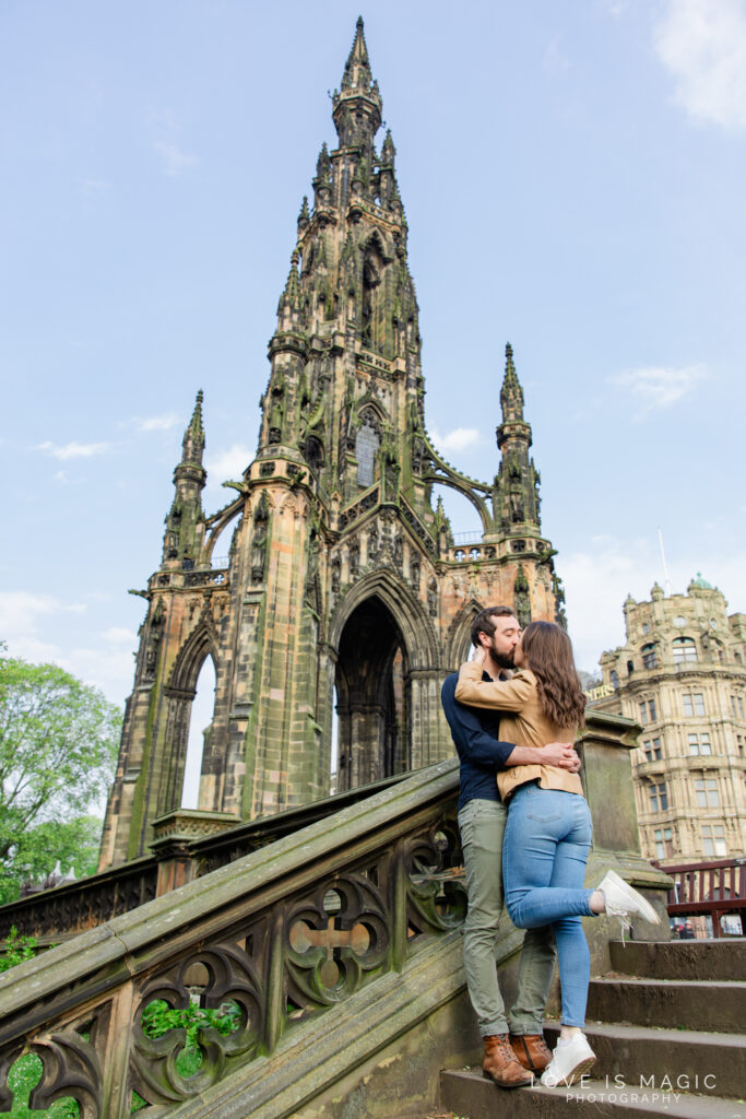 Princes-Street-Gardens-Engagement-Edinburgh-Engagement-Scott-Monument-Edinburgh-Castle-Engagement-Edinburgh-Photographer-Edinburgh-Engagement-Photographer-Engagement-Photographer