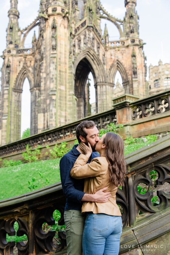 Princes-Street-Gardens-Engagement-Edinburgh-Engagement-Scott-Monument-Edinburgh-Castle-Engagement-Edinburgh-Photographer-Edinburgh-Engagement-Photographer-Engagement-Photographer