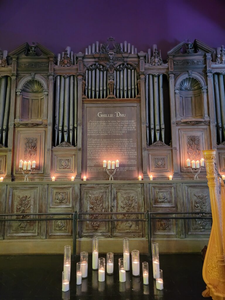 Ghillie Dhu decorative organ wall