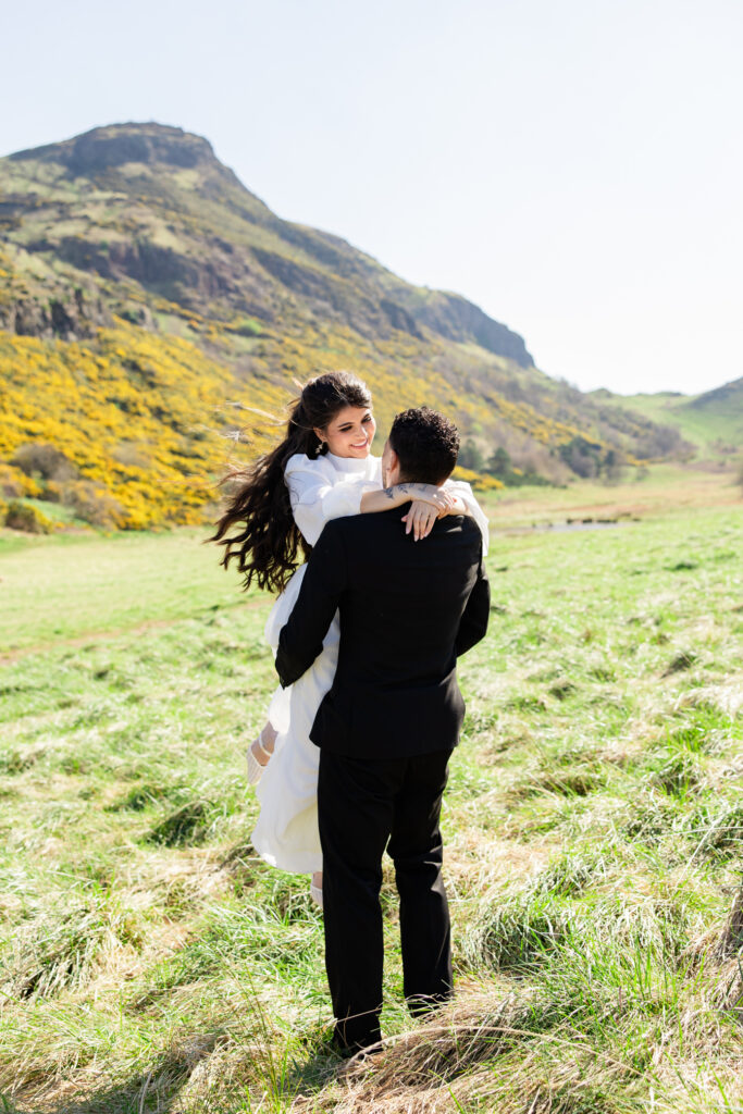 bride and groom spinning on Arthur's Seat bride and groom spinning on Arthur's Seat