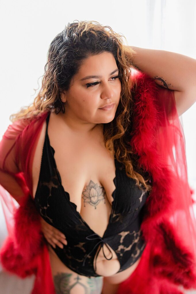 plus size, red feather robe, Edinburgh Boudoir Photography