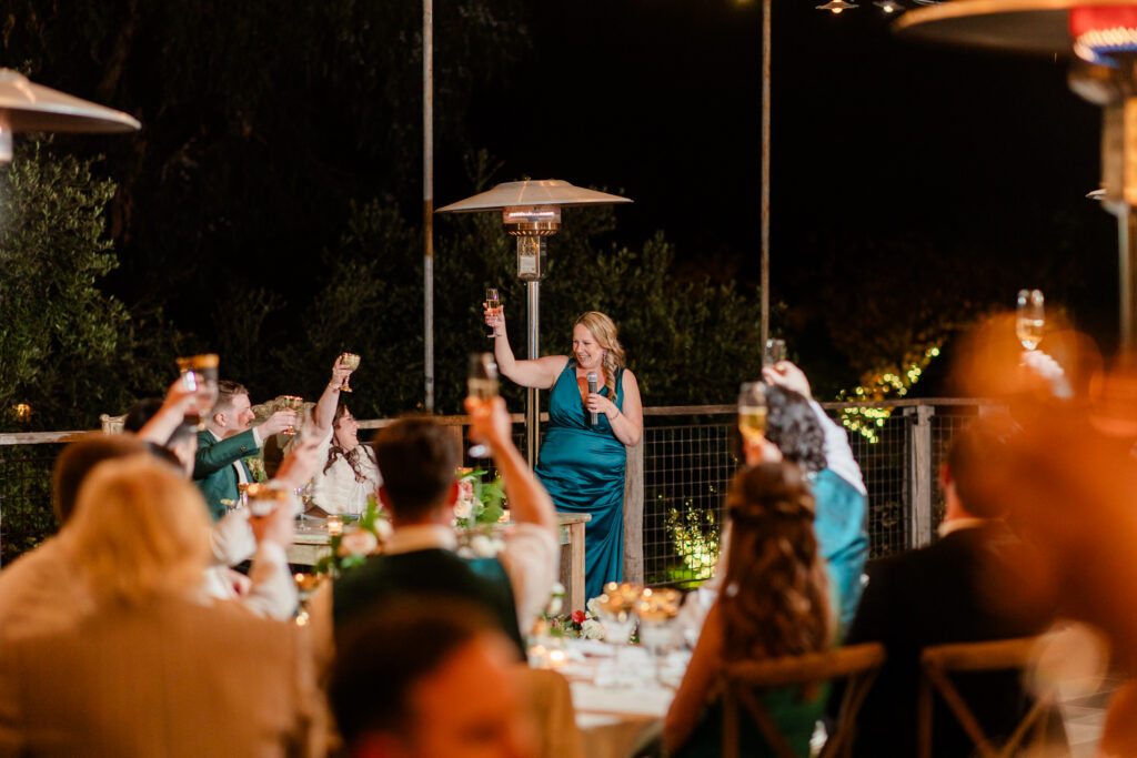 guests cheer as maid of honour gives fun speech